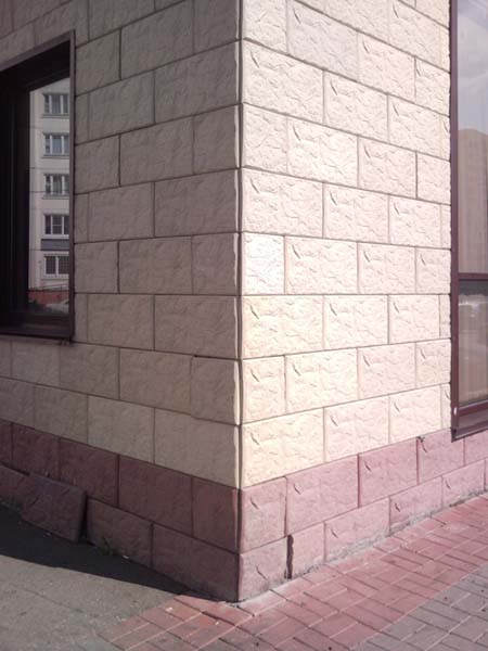 Здание, облицованное цокольной плитой Цоколь, вид 1