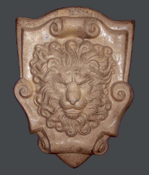 Фасадная скульптура Лев на картуше